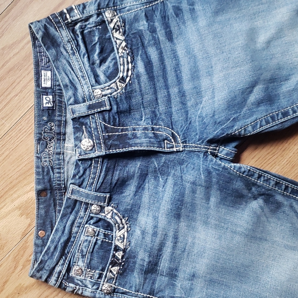 Miss Me signature crop capri jean